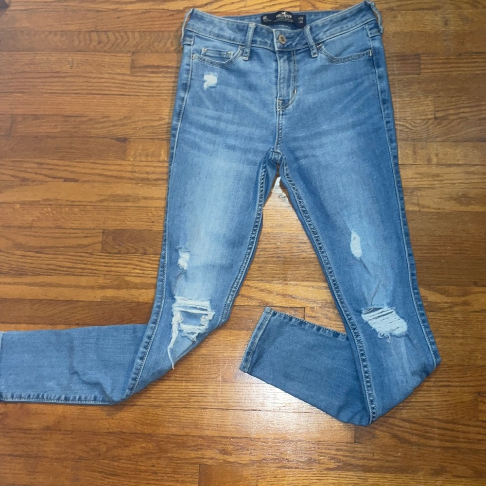 Women’s size 0 Hollister mid-rise crop super skinny Jean